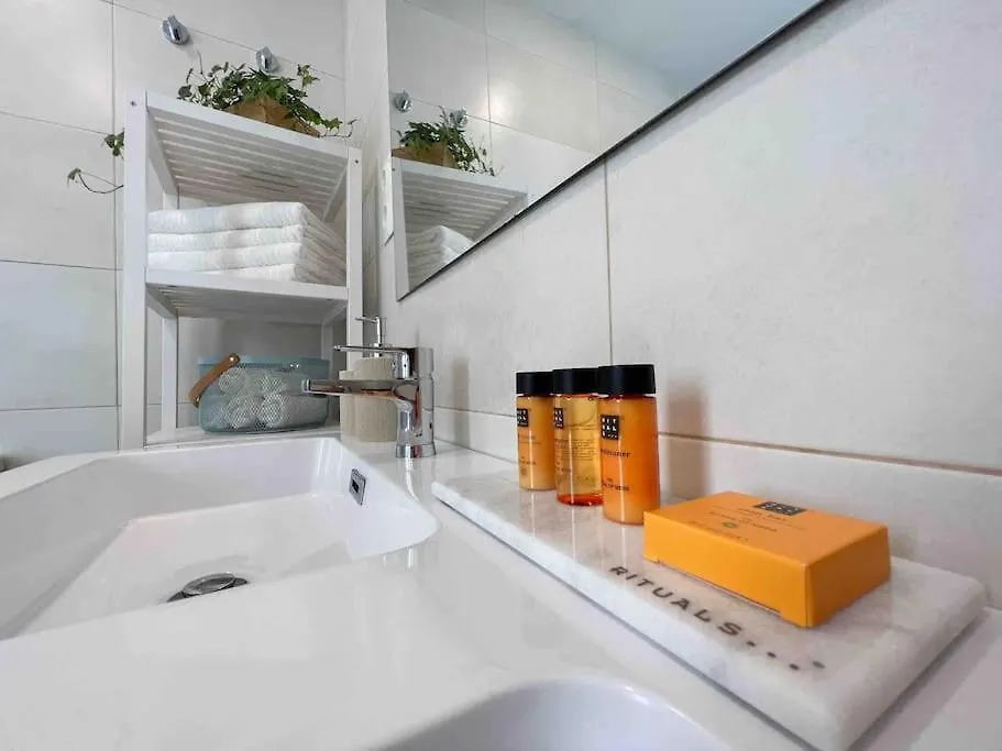 Spacious & Quiet Apartment By Hellomalaga - Azahar Malaga